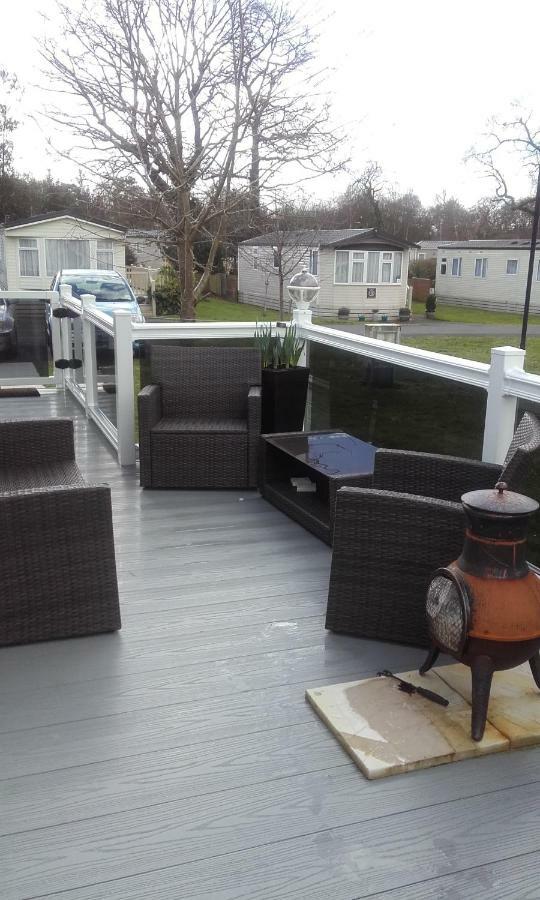 Luxury 6 Berth Lodge At Quince 10 Ferndown Buitenkant foto