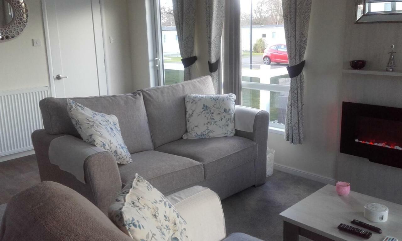 Luxury 6 Berth Lodge At Quince 10 Ferndown Buitenkant foto